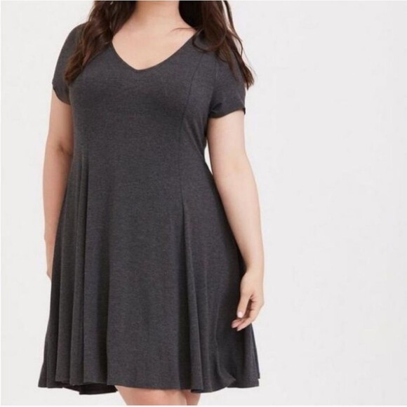 Torrid Jersey Fluted Dress Charcoal Gray NWT - Picture 1 of 10